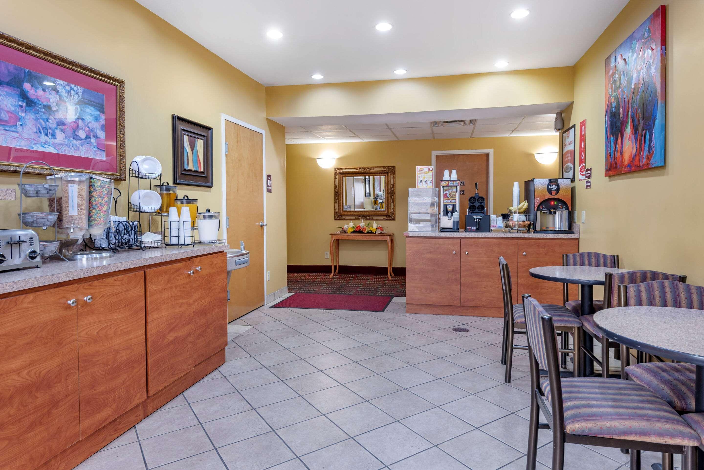 Econo Lodge Louisville Airport Exterior foto